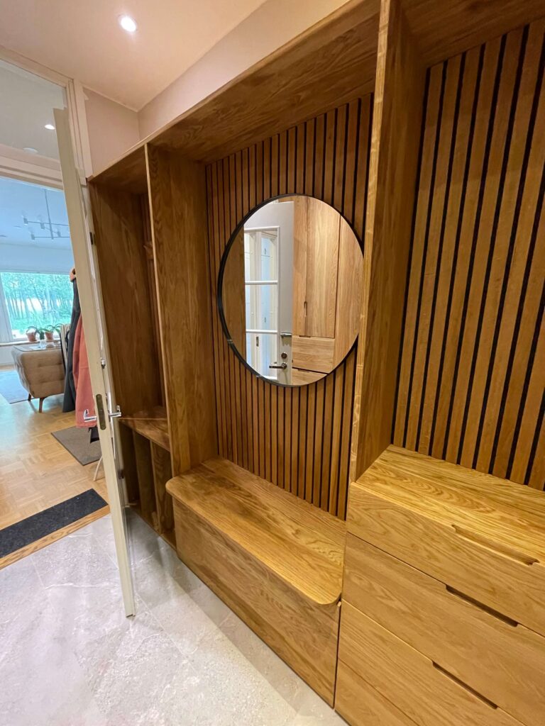 Puuseppä - Helsinki - Eteisen kiintokaluste - Kaapisto