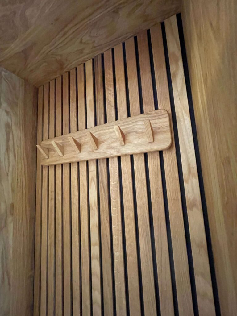 Puuseppä - Helsinki - Naulakko