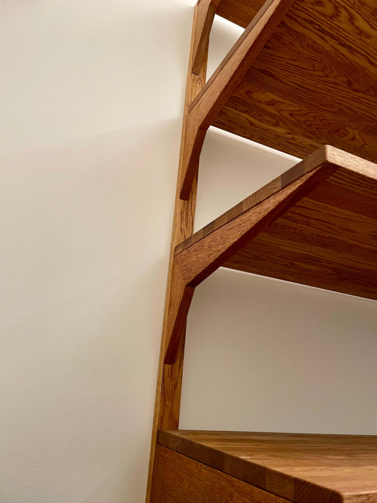 Puuseppä, Helsinki, Vaatehuoneen hylly