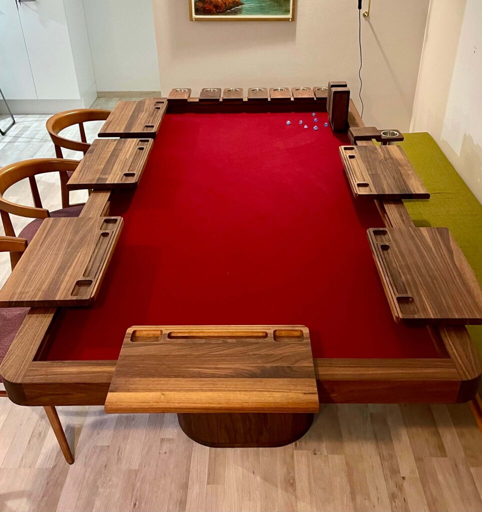 Lautapeli- ja ruokapöytä, puuseppä Helsinki